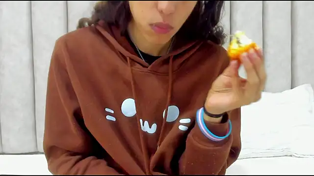 Snapshot of FreyaMoller chatting on December 2025 01:35:01 PM FreyaMoller online show from December 2025 01:35:01 PM