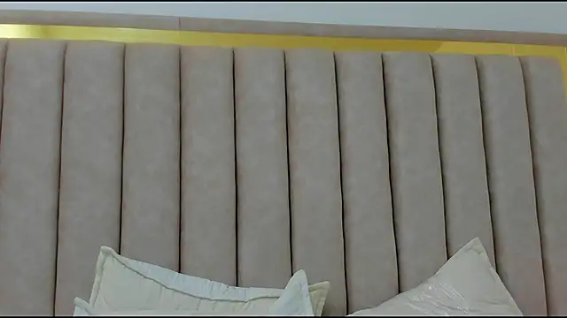 Snapshot of FreyaMoller chatting on December 2025 01:23:01 PM FreyaMoller online show from December 2025 01:23:01 PM