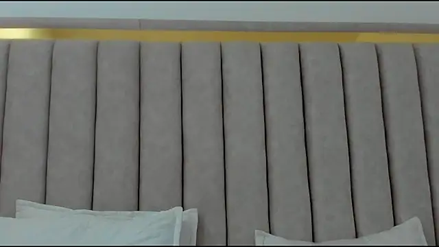 Snapshot of FreyaMoller chatting on December 2025 01:21:01 PM FreyaMoller online show from December 2025 01:21:01 PM