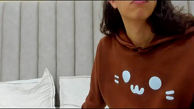 FreyaMoller online show from December 2025 02:42:02 PM