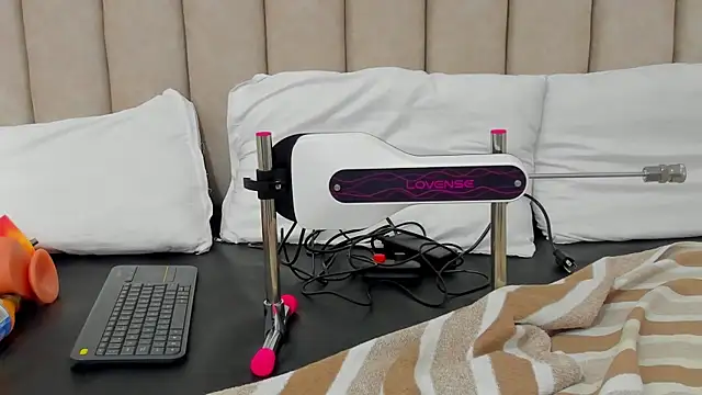 Snapshot of FreyaMoller chatting on November 2025 07:39:01 PM FreyaMoller online show from November 2025 07:39:01 PM