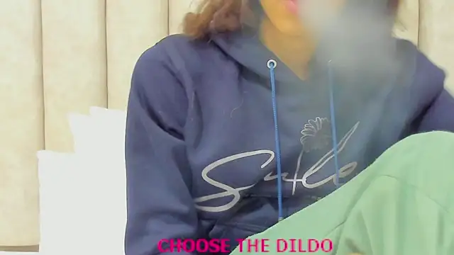 Snapshot of FreyaMoller chatting on November 2025 06:24:02 PM FreyaMoller online show from November 2025 06:24:02 PM