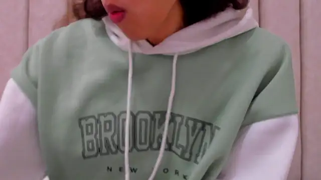 Snapshot of FreyaMoller chatting on October 2025 06:50:02 PM FreyaMoller online show from October 2025 06:50:02 PM