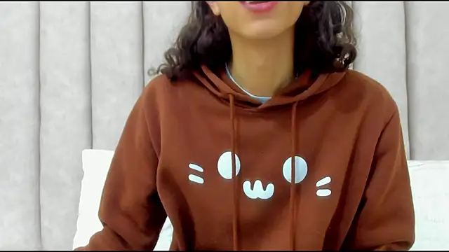 Snapshot of FreyaMoller chatting on December 2025 01:54:02 PM FreyaMoller online show from December 2025 01:54:02 PM