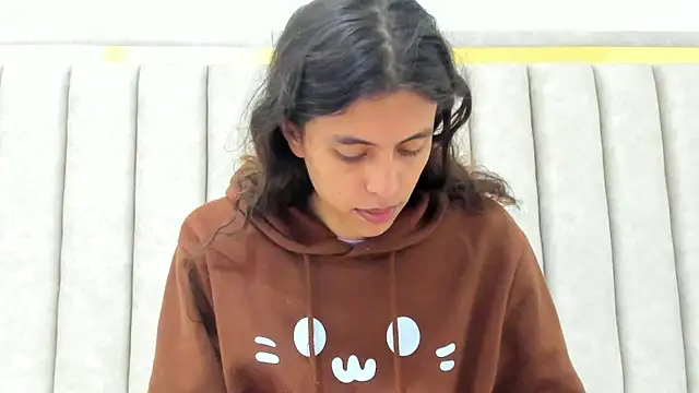 FreyaMoller online show from April 2026 07:15:02 PM