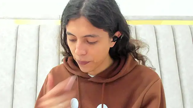 FreyaMoller online show from April 2026 07:08:02 PM