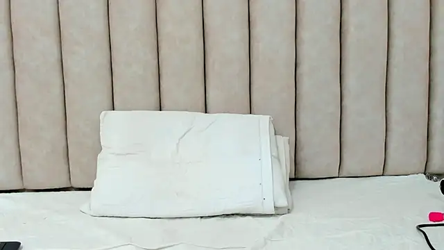 FreyaMoller online show from April 2026 07:09:01 PM