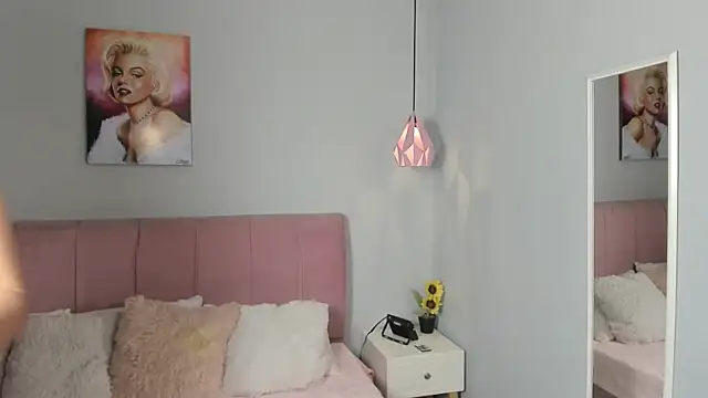 sophie alice  online show from October 2025 12:42:01 PM