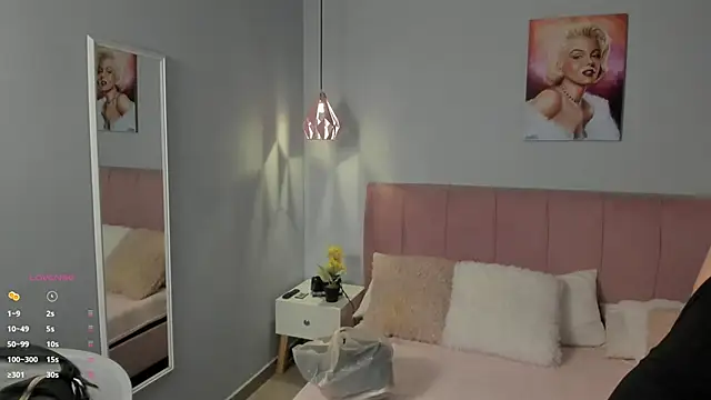 sophie alice  online show from October 2025 12:26:02 PM