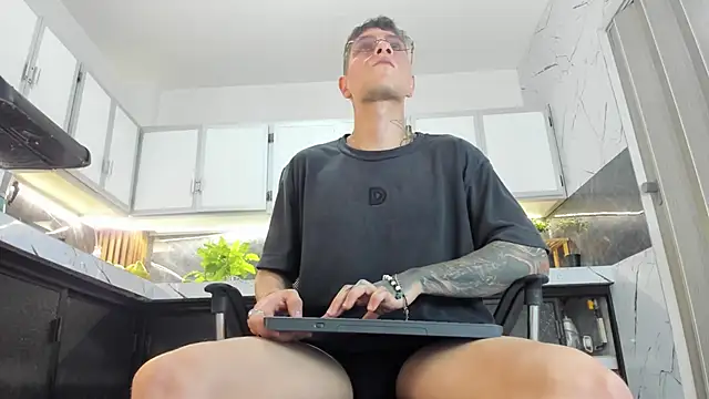 french sexx online show from April 2026 01:19:01 AM