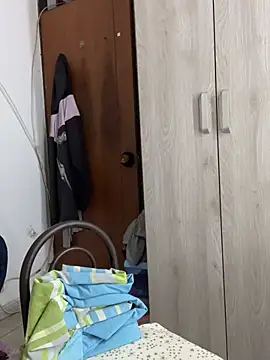 Milk chloe online show from February 2026 07:08:02 PM