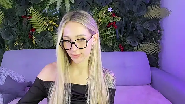 Snapshot of Horny_Blond chatting on October 2025 08:04:02 AM Horny Blond online show from October 2025 08:04:02 AM