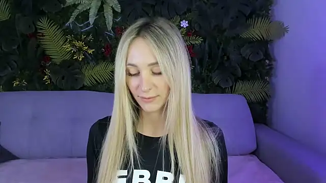 Snapshot of Horny_Blond chatting on October 2025 08:04:01 AM Horny Blond online show from October 2025 08:04:01 AM