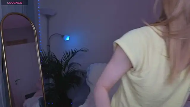 Elis Fox online show from April 2026 10:02:01 AM