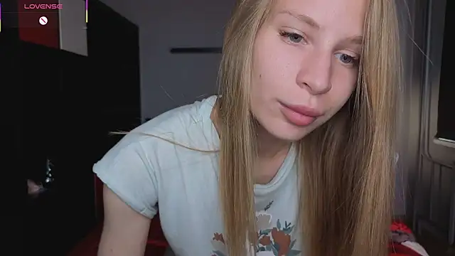 Snapshot of Elis_Fox chatting on June 2026 08:03:01 AM Elis Fox online show from June 2026 08:03:01 AM