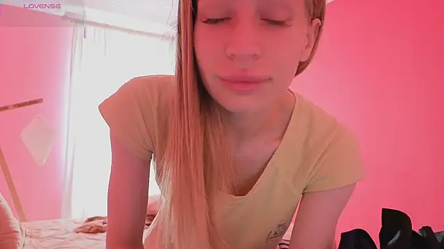 Snapshot of Elis_Fox chatting on July 2026 06:10:02 AM Elis Fox online show from July 2026 06:10:02 AM