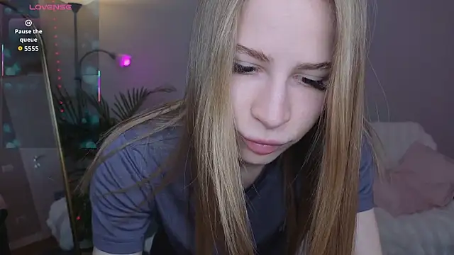 Elis Fox online show from April 2026 10:06:02 AM