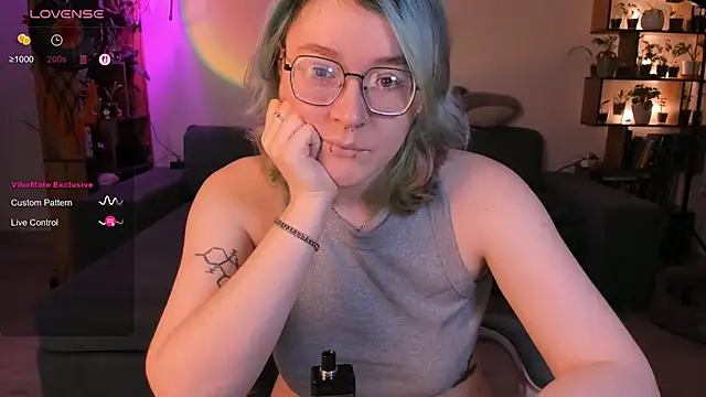 Snapshot of alisahug chatting on October 2025 03:46:01 PM alisahug online show from October 2025 03:46:01 PM