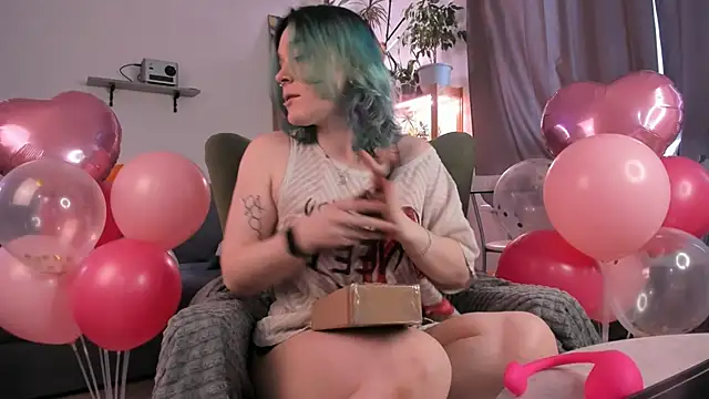 Snapshot of alisahug chatting on December 2025 08:38:01 AM alisahug online show from December 2025 08:38:01 AM