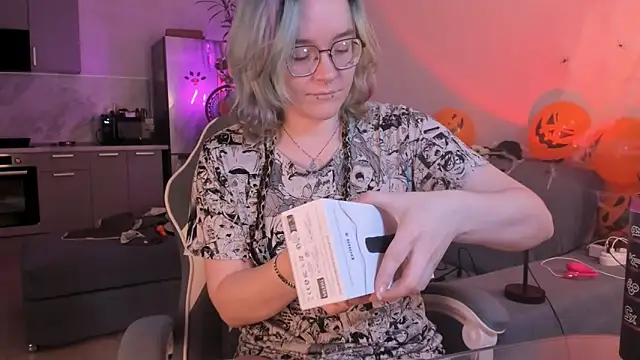 Snapshot of alisahug chatting on October 2025 08:13:02 AM alisahug online show from October 2025 08:13:02 AM