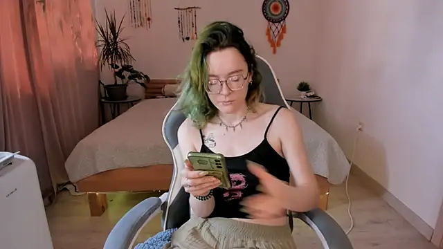 alisahug online show from July 2026 04:42:02 AM