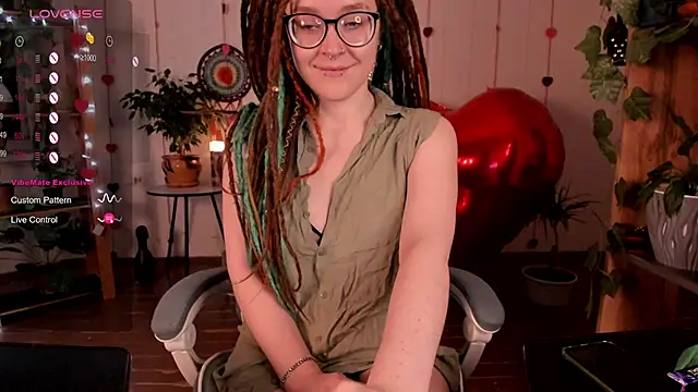 Snapshot of alisahug chatting on February 2025 04:28:01 PM alisahug online show from February 2025 04:28:01 PM