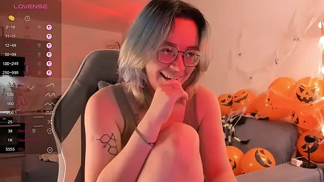 Snapshot of alisahug chatting on October 2025 07:40:01 AM alisahug online show from October 2025 07:40:01 AM