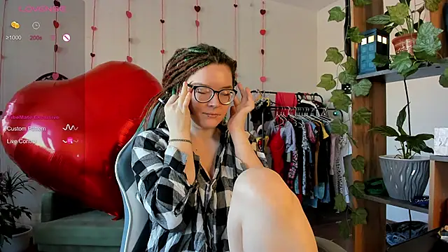 Snapshot of alisahug chatting on February 2025 06:55:01 AM alisahug online show from February 2025 06:55:01 AM