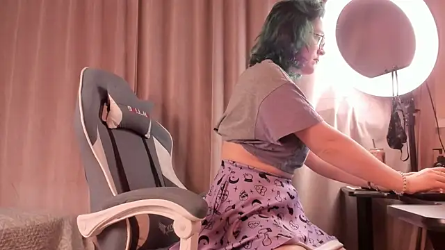 Snapshot of alisahug chatting on November 2025 01:15:02 PM alisahug online show from November 2025 01:15:02 PM