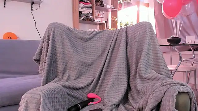 Snapshot of alisahug chatting on December 2025 08:36:01 AM alisahug online show from December 2025 08:36:01 AM