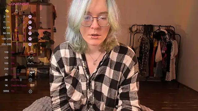 Snapshot of alisahug chatting on October 2025 03:26:02 PM alisahug online show from October 2025 03:26:02 PM