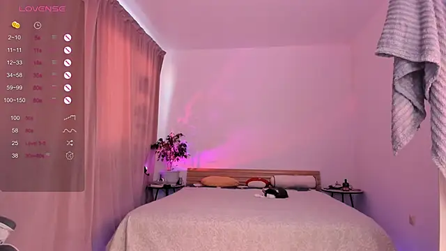 alisahug online show from May 2026 01:37:02 PM