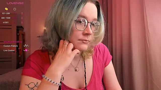 Snapshot of alisahug chatting on November 2025 07:58:02 AM alisahug online show from November 2025 07:58:02 AM