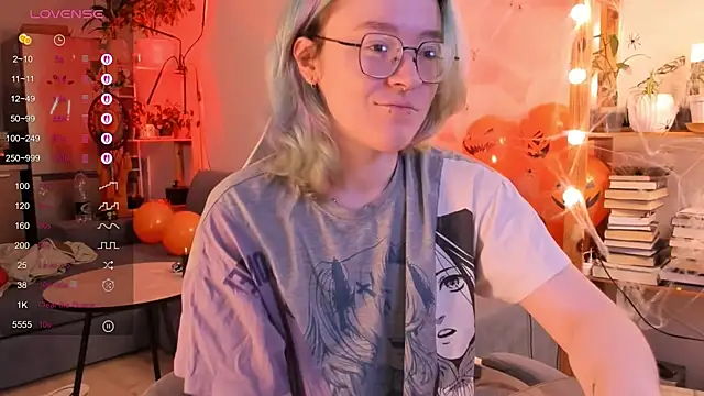 Snapshot of alisahug chatting on October 2025 08:35:01 AM alisahug online show from October 2025 08:35:01 AM