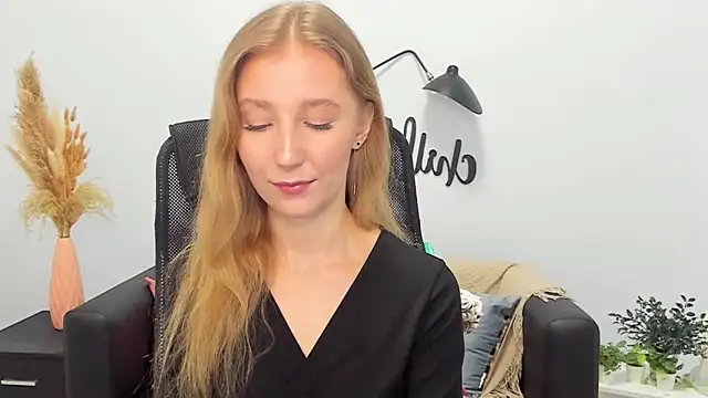 LolaWilsons online show from February 2025 09:18:01 AM