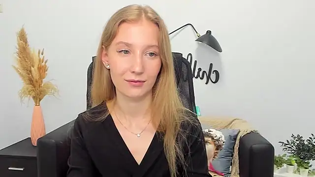 LolaWilsons online show from March 2025 03:13:02 PM