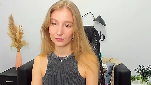 LolaWilsons online show from March 2025 10:39:01 AM