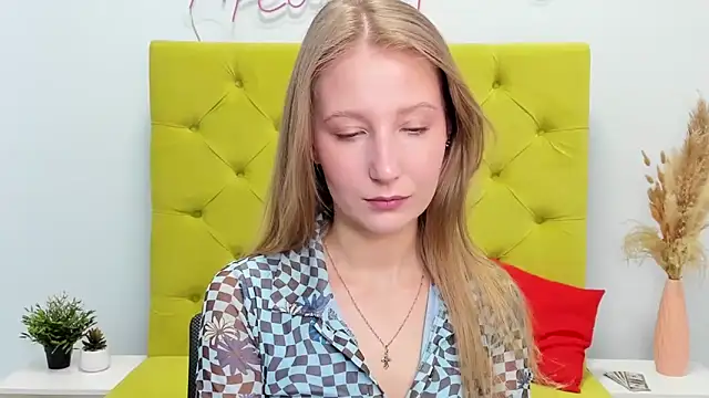 Snapshot of LolaWilsons chatting on March 2026 08:51:02 AM LolaWilsons online show from March 2026 08:51:02 AM