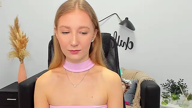 LolaWilsons online show from February 2025 08:18:01 AM