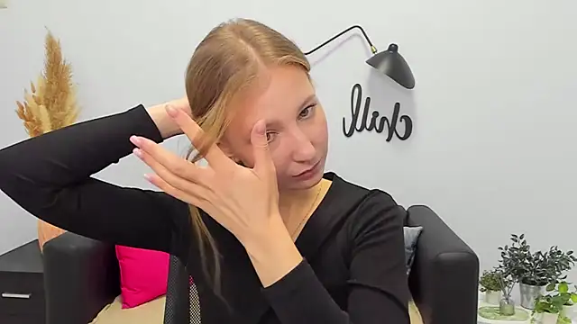 LolaWilsons online show from December 2025 07:14:02 AM