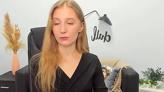 LolaWilsons online show from February 2025 12:23:02 PM