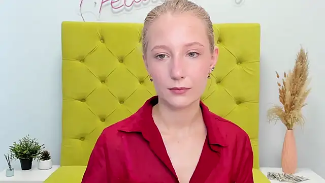 Snapshot of LolaWilsons chatting on April 2026 06:51:02 AM LolaWilsons online show from April 2026 06:51:02 AM