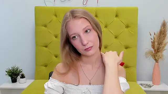 Snapshot of LolaWilsons chatting on March 2026 07:13:01 AM LolaWilsons online show from March 2026 07:13:01 AM