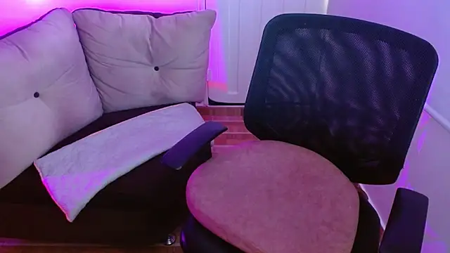 milfrousse online show from February 2026 10:31:02 PM