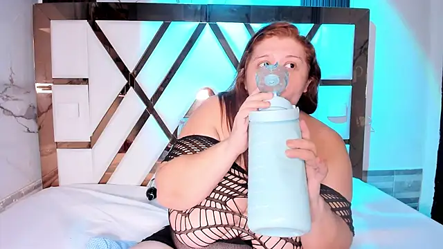 Camila Fajardo online show from November 2025 10:41:02 PM