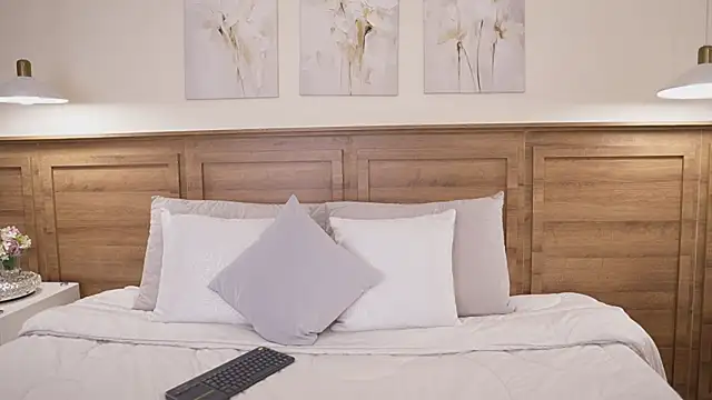 Amber Rush  online show from April 2026 11:44:01 PM