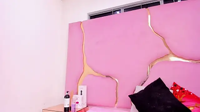 VaneLin18 online show from December 2025 09:36:02 PM