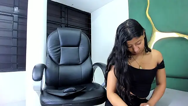 VaneLin18 online show from November 2025 03:23:02 PM