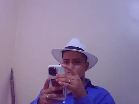 Snapshot of Malandralle chatting on December 2025 01:27:01 AM Malandralle online show from December 2025 01:27:01 AM