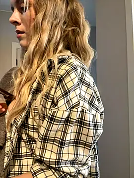 RozzitaBedberry online show from November 2025 11:25:02 AM